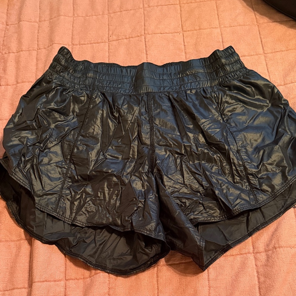 Lululemon Hotty Hot Short 4”